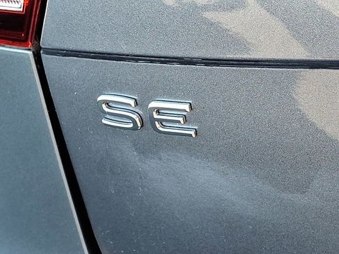 Certified 2022 Volkswagen Tiguan SE image 35