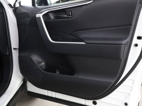 Used 2025 Toyota RAV4 LE image 9