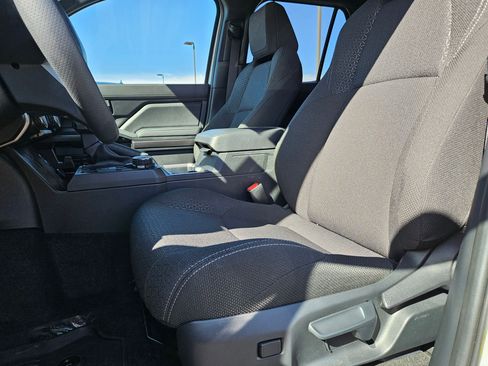 Used 2025 Toyota 4Runner SR5 AWD/4WD image 17