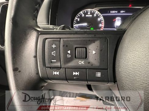 Used 2025 Nissan Pathfinder SV FWD image 51