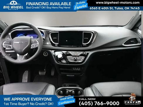 Used 2024 Chrysler Pacifica Touring-L FWD image 2