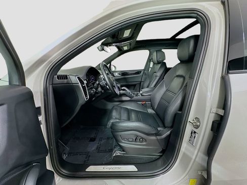 Certified 2022 Porsche Cayenne AWD/4WD image 5