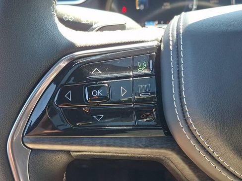 Used 2024 Jeep Grand Cherokee Overland w/ Luxury Tech Group IV AWD/4WD image 23