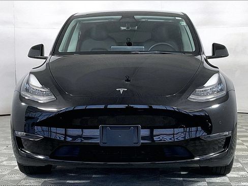 Used 2022 Tesla Model Y Long Range AWD/4WD image 2