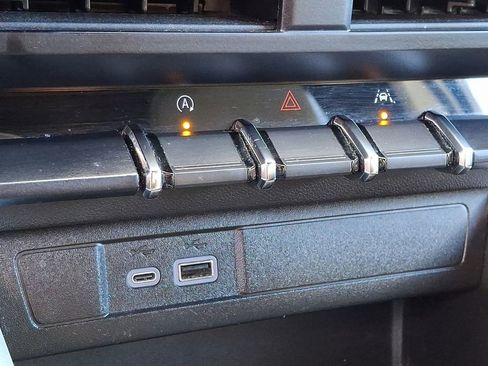 Certified 2023 Chevrolet Colorado Trail Boss w/ Technology Package image 26