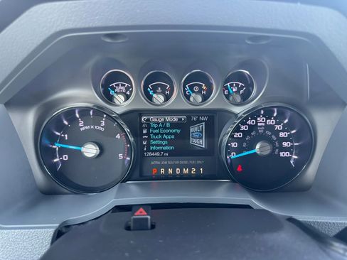 Used 2016 Ford F250 XLT w/ XLT Premium Package image 5