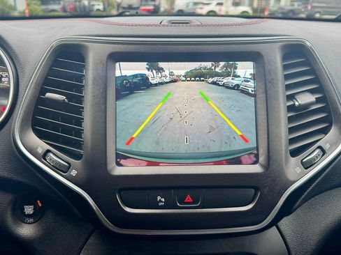 Used 2019 Jeep Cherokee Trailhawk w/ Cold Weather Group image 30