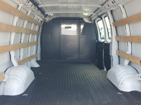 Used 2023 GMC Savana 2500 w/ Driver Convenience Package image 12