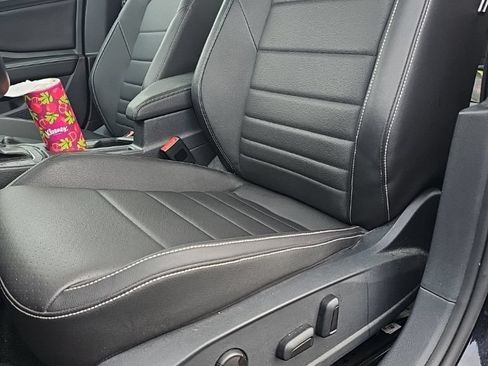 Used 2024 Volkswagen Jetta SE w/ Panoramic Sunroof Package FWD image 4