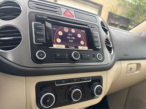 Used 2011 Volkswagen Tiguan SE AWD/4WD image 16