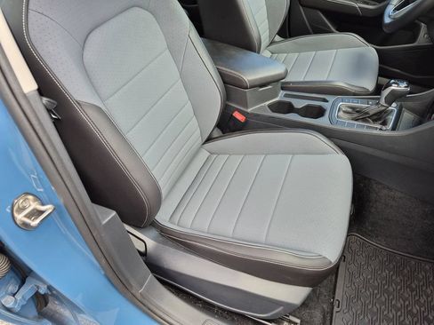 Used 2025 Volkswagen Jetta SE FWD image 28