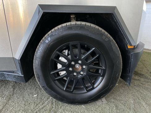 Used 2024 Tesla Cybertruck AWD Crew Cab image 15