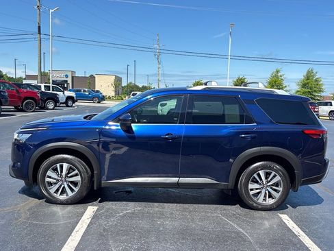 Used 2022 Nissan Pathfinder SL FWD image 9