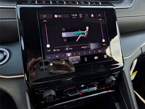 New 2026 Jeep Grand Cherokee Laredo RWD image 11