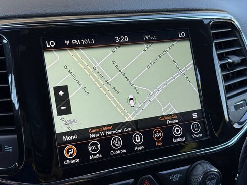 Used 2022 Jeep Grand Cherokee Laredo X AWD/4WD image 4