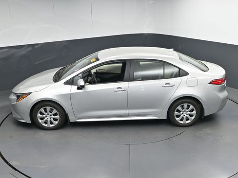 Used 2025 Toyota Corolla LE image 37