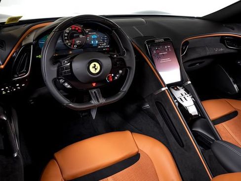 Used 2026 Ferrari Roma Spider RWD image 5
