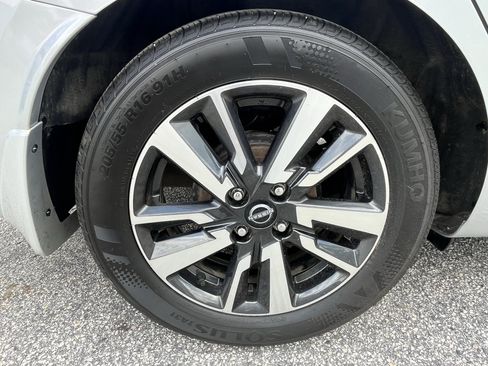 Used 2025 Nissan Versa SV w/ Trunk Package FWD image 11