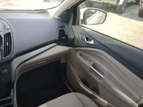 Used 2019 Ford Escape SE image 17