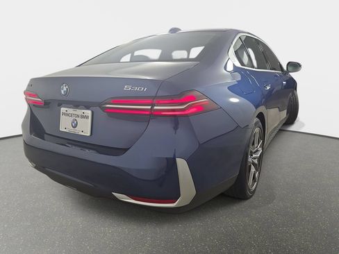 Certified 2026 BMW 530i xDrive w/ Convenience Package AWD/4WD image 36