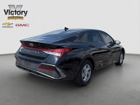 Used 2024 Hyundai Elantra SE FWD image 6