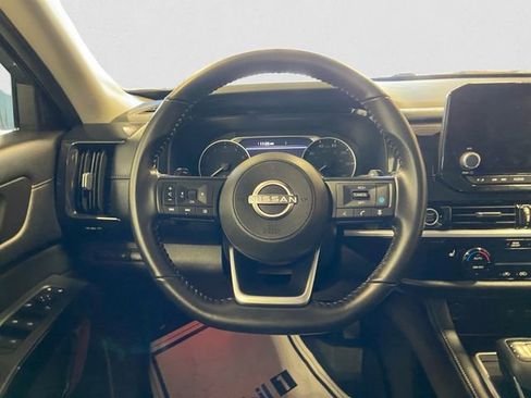 Certified 2024 Nissan Pathfinder SV image 13