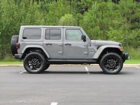 Used 2023 Jeep Wrangler Unlimited Sahara w/ Cold Weather Group AWD/4WD image 4