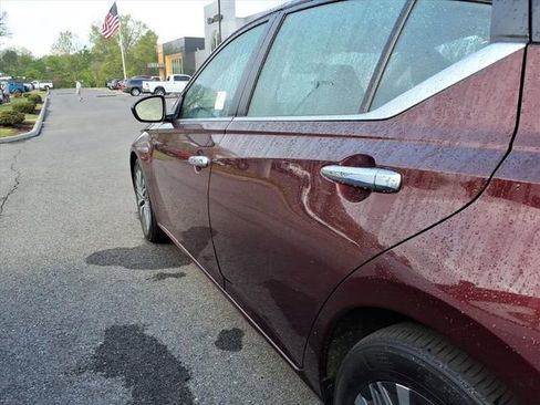 Used 2025 Nissan Altima 2.5 SV image 11