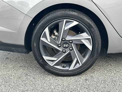 Used 2025 Hyundai Elantra SEL image 17