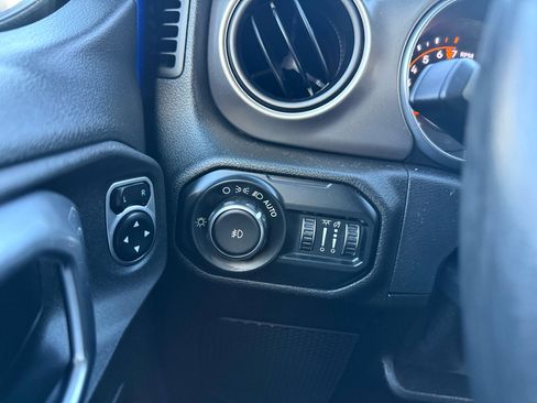 Used 2018 Jeep Wrangler Unlimited Sport S image 21