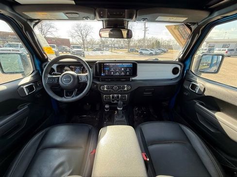 Used 2024 Jeep Wrangler Sport S image 19