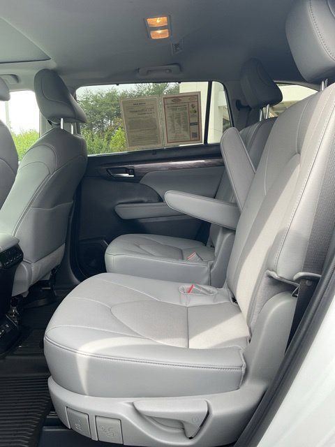 Used 2024 Toyota Highlander Limited AWD/4WD image 20