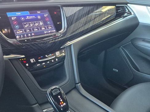 Used 2025 Cadillac XT6 Premium Luxury FWD image 25