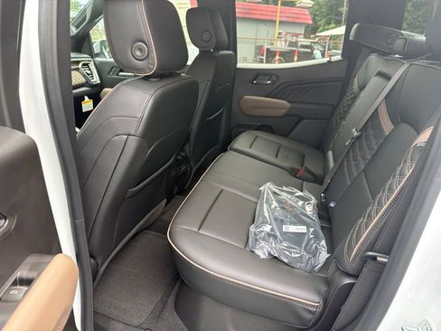 New 2026 GMC Canyon Denali AWD/4WD image 12