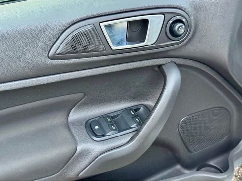 Used 2014 Ford Fiesta SE image 11