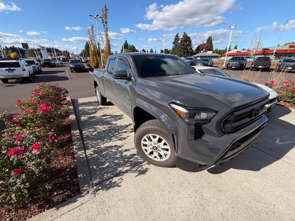 Used 2026 Toyota Tacoma SR5 AWD/4WD image 8