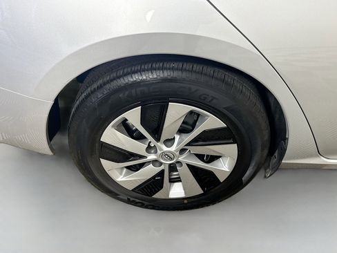 Used 2024 Nissan Altima 2.5 S image 33