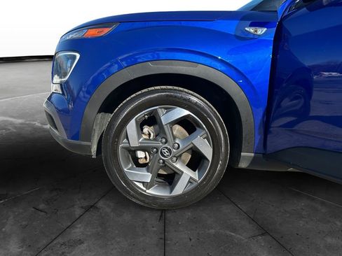 Used 2023 Hyundai Venue Limited image 14