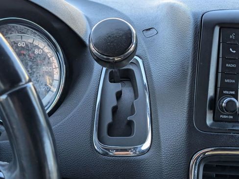 Used 2019 Dodge Grand Caravan SXT image 14