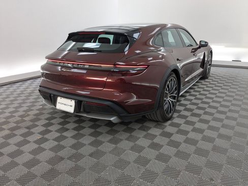 Certified 2022 Porsche Taycan 4 Cross Turismo image 9