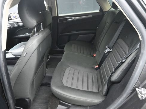 Used 2019 Ford Fusion SE image 10