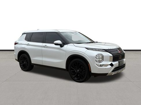 Used 2022 Mitsubishi Outlander SE FWD image 3