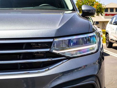 Used 2022 Volkswagen Tiguan SE w/ Panoramic Sunroof Package AWD/4WD image 4
