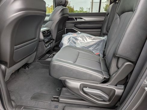 New 2026 Jeep Grand Wagoneer Limited AWD/4WD image 18