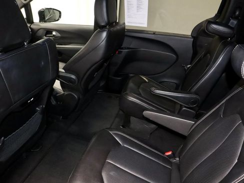 Used 2025 Chrysler Pacifica Select FWD image 23