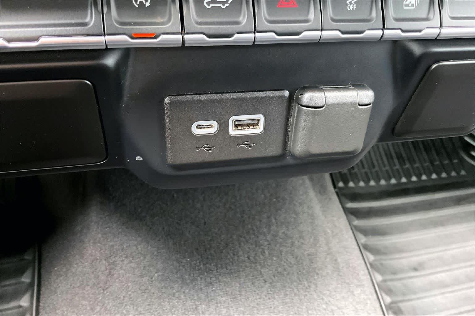Used 2020 Chevrolet Silverado 1500 LT w/ Texas Edition RWD image 34