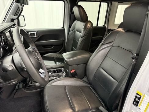 Used 2023 Jeep Wrangler Unlimited Sahara AWD/4WD image 5