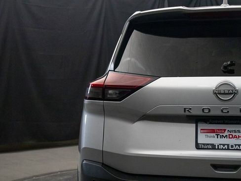 Used 2022 Nissan Rogue SV image 12