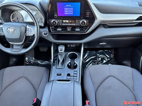 Certified 2025 Toyota Highlander LE FWD image 18