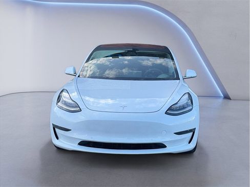 Used 2019 Tesla Model 3 Standard Range image 2